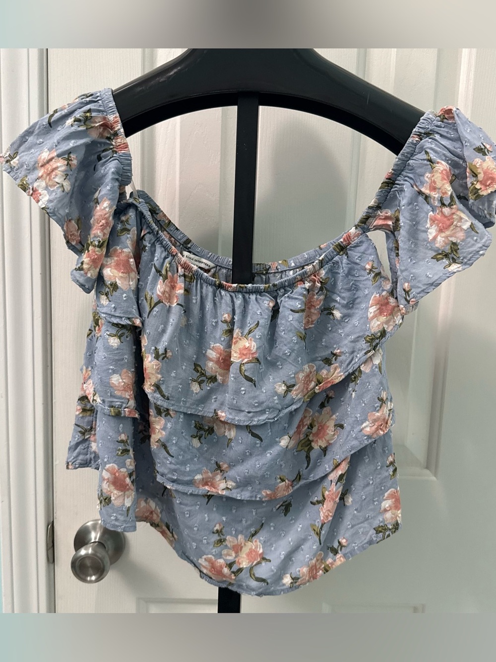 American Eagle Women's Small Blue Floral Ruffled Short Sleeve Cold Shoulder Top